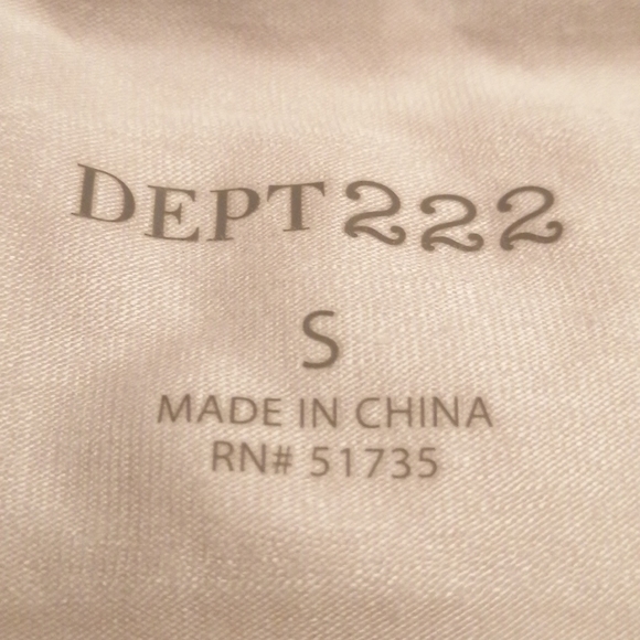 NWT..DEPT222, lightweight  white sweater, Size Small - Picture 4 of 9